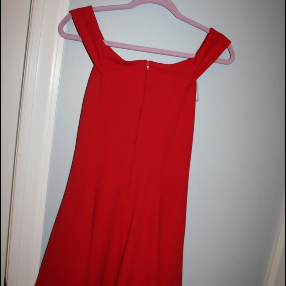 RED DRESS - Picture 4 of 5